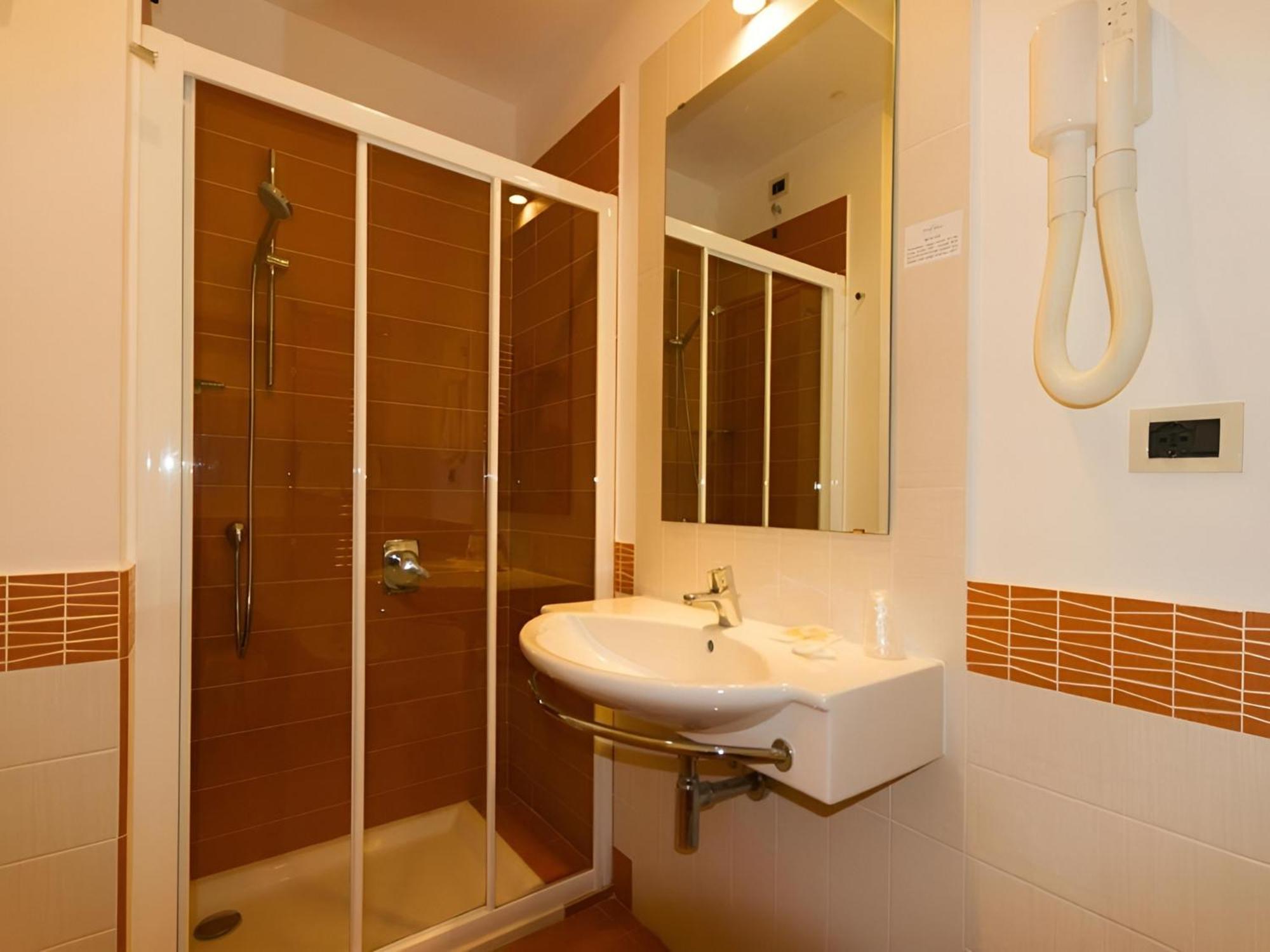גאטה Hotel Serapo מראה חיצוני תמונה