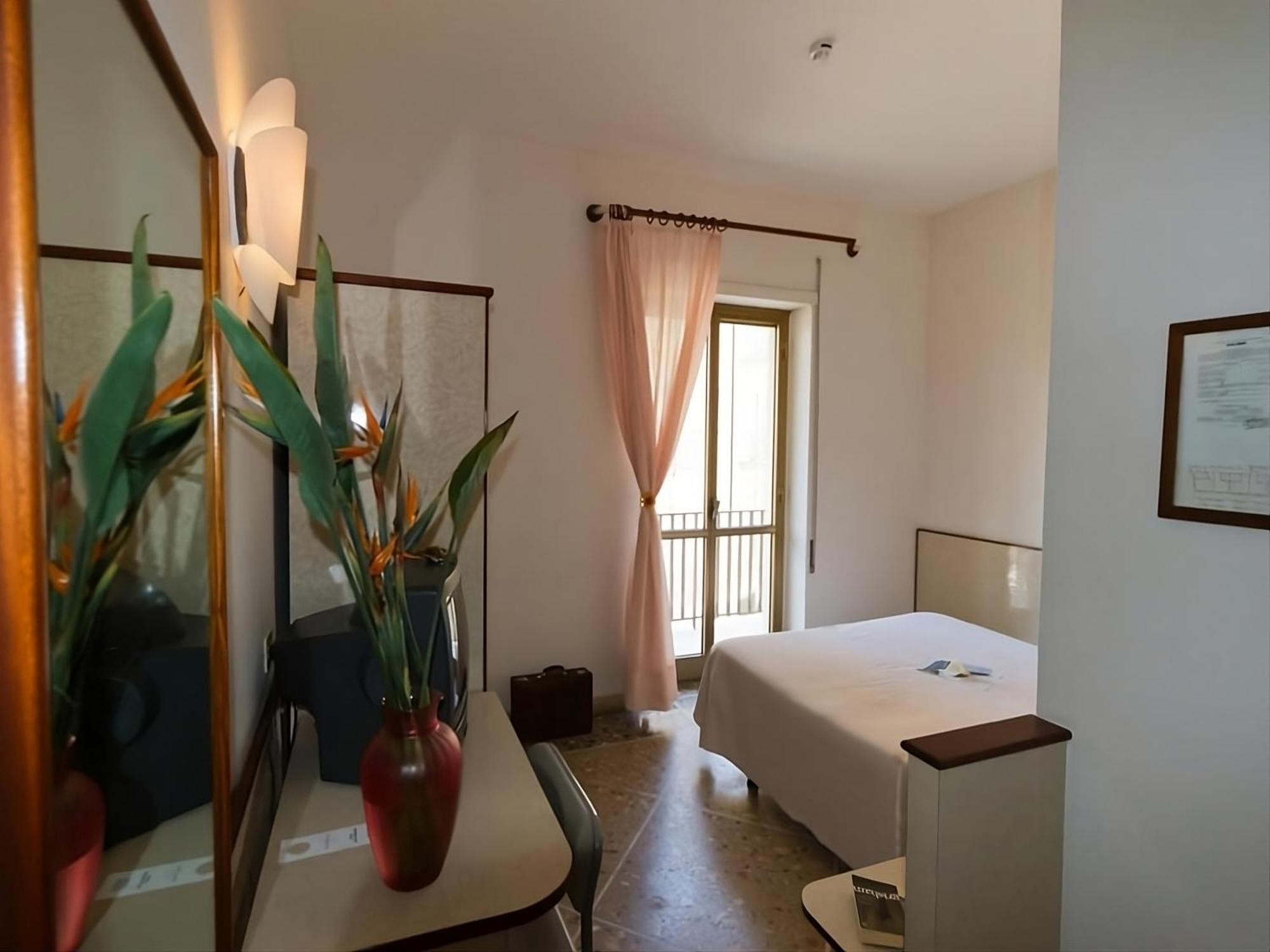 גאטה Hotel Serapo מראה חיצוני תמונה